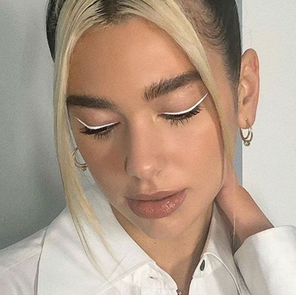 Romantic Beauty White Eyeliner. - Picture 2 of 2